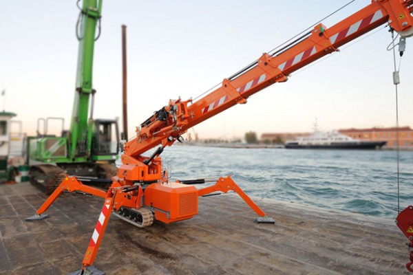 jekko-mini-crane98AB3C75-CC34-0CC0-898C-F1A76C367159.jpg